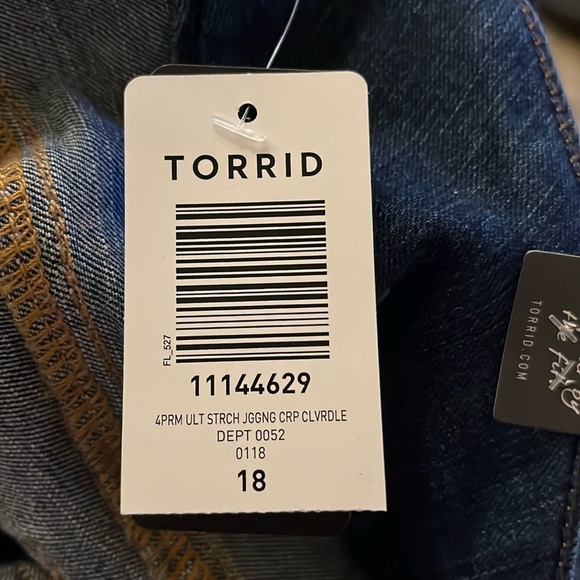 NWT Torrid Premium Ultra Stretch Cropped Jeans Size 18 - Picture 3 of 6